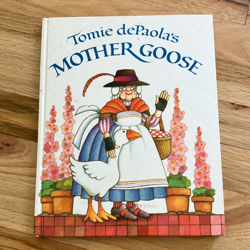 Tolmie DePaola Vintage Mother Goose Hard Cover Living Book